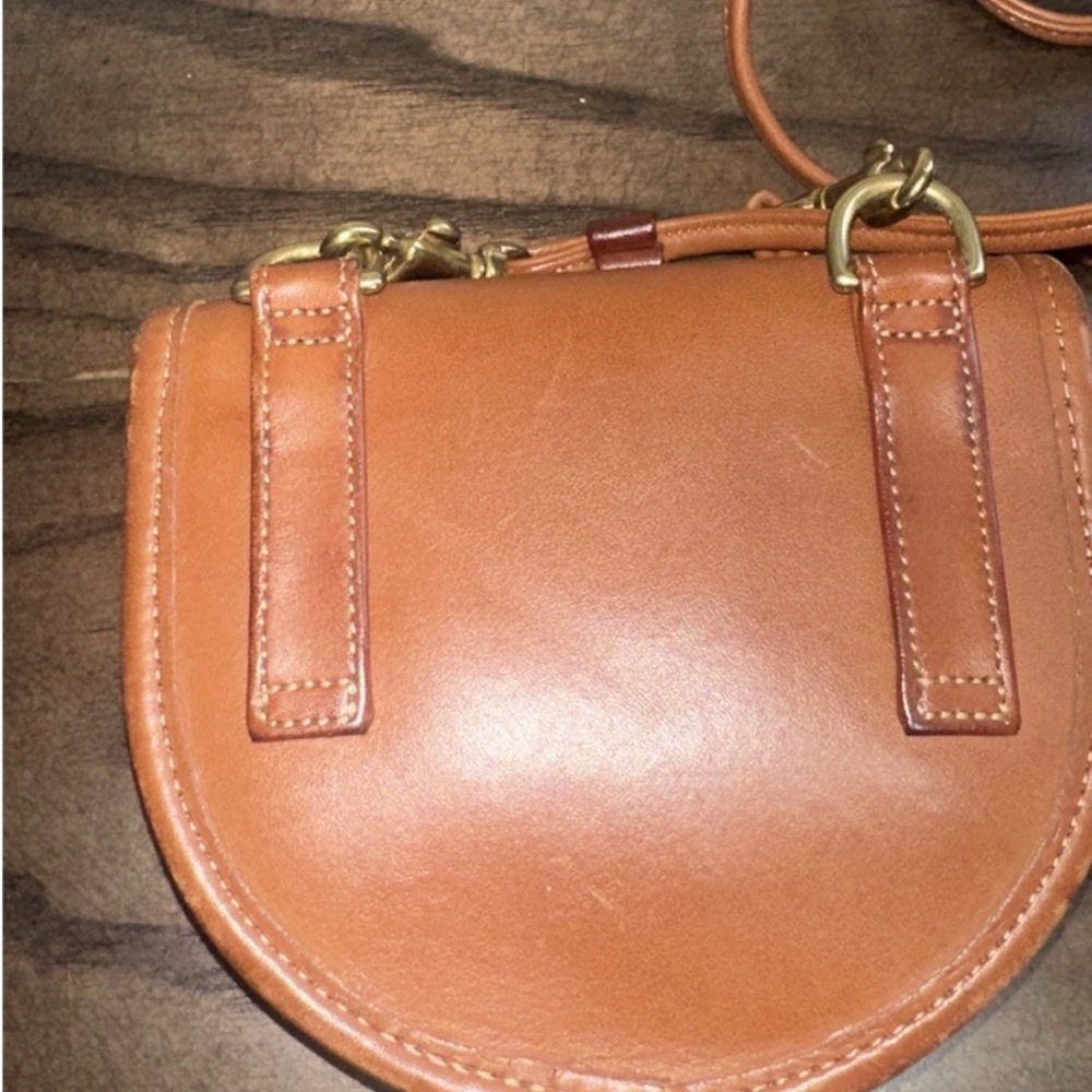 COACH Classic Brown Leather Crossbody Bag with Brass Accent - Picture 2 of 4
